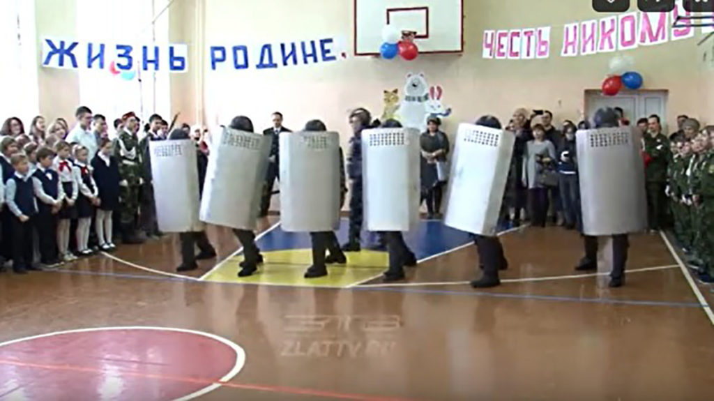 Выступление спецназа ФСИН перед школьниками в Златоусте