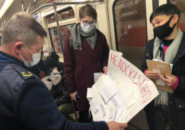 В Санкт-Петербурге задержали трех участниц арт-перфоманса в метро