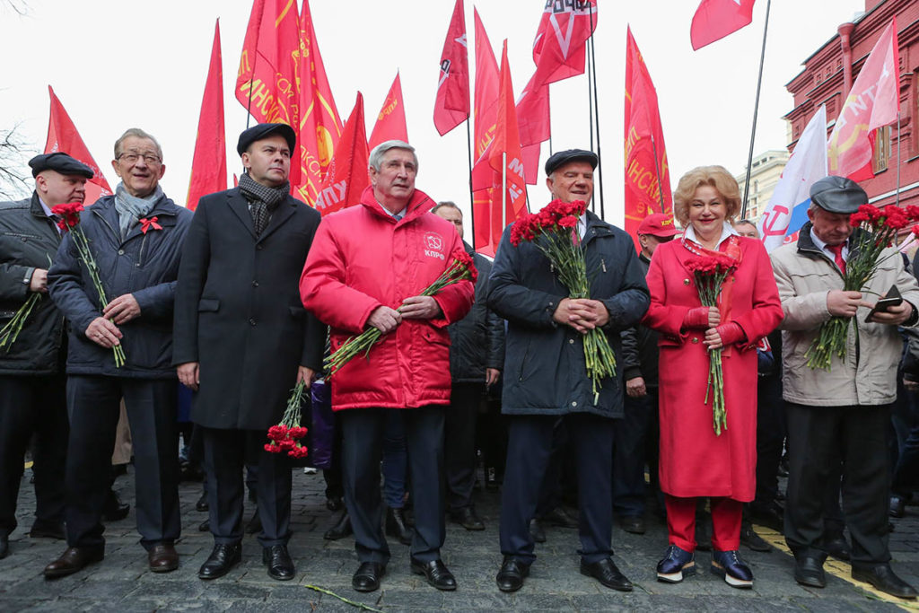 Торжественная церемония возложения венков и цветов к Мавзолею Владимира Ленина на Красной площади