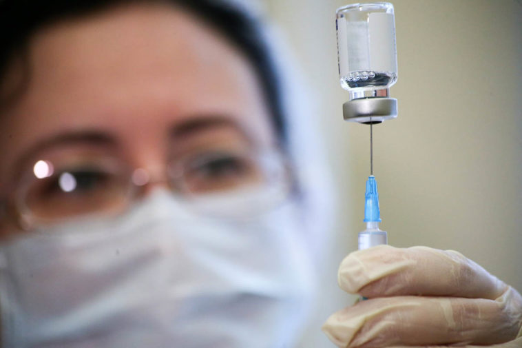 Регулятор Бразилии отказался от экстренного использования вакцины "Спутник V"