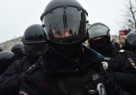 Полицейские на митинге в Москве