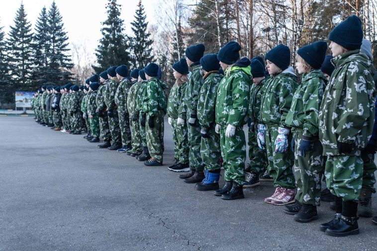 Дети в одном из военно-патриотических лагерей. Фото: Юрий Белят / «МБХ медиа»