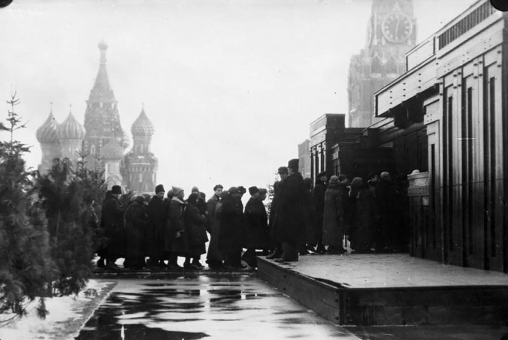 Мавзолей Владимира Ленина на Красной площади  в 1925 году