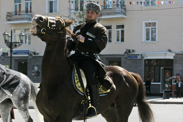 Рамзан Кадыров верхом на коне в Грозном