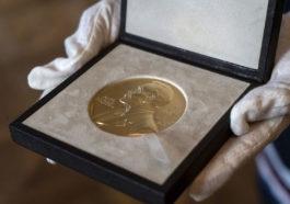 Медаль лауреата Нобелевской премии