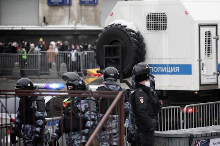 В Москве полиция начала проверку из-за памяток задержанным на акции 23 января