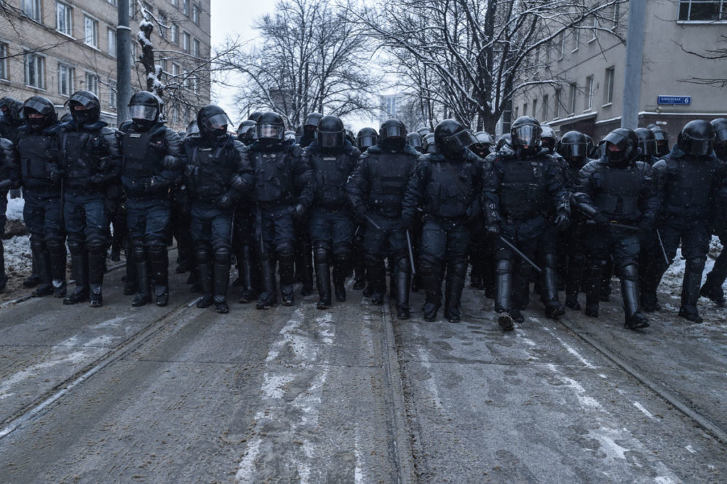 Москва. Полиция выдавливает протестующих от СИХО «Матросская тишина». Фото: Юрий Белят / «МБХ медиа»