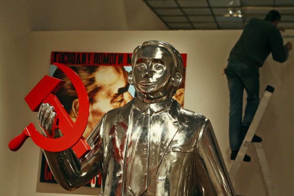 Выставка "Соц-арт. Политическое искусство в России и Китае" в Третьяковской галерее