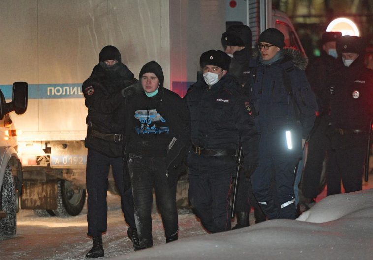 Ситуация возле 2 отдела полиции города Химки, где находится оппозиционер Алексей Навальный, задержанный в аэропорту Шереметьево после прибытия из Берлина