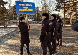 Одиночный пикет Никиты Лазаревва в поддержку возвращения прямых выборов мэра