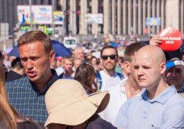 Юрист ФБК Владлен Лось и Алексей Навальный