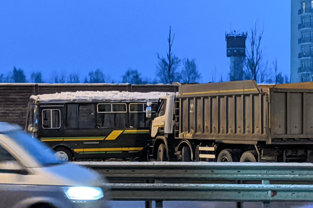 Обстановка на месте аварии с автобусом и грузовиком на трассе М9 «Балтия» в Подмосковье