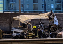 Обстановка на месте аварии с автобусом и грузовиком на трассе М9 «Балтия» в Подмосковье, где погибли четыре человека.