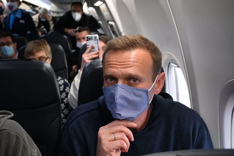 Политик Алексей Навальный в самолете авиакомпании "Победа"