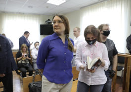 Фигуранты дела «Нового величия» Мария Дубовик и Анна Павликова, обвиняемые в экстремизме, во время оглашения приговора в Люблинском суде города Москвы.