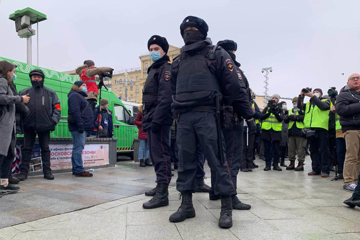 Более 200 человек задержаны на акциях в поддержку Навального