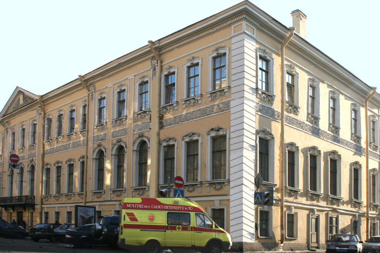 Здание поликлиники