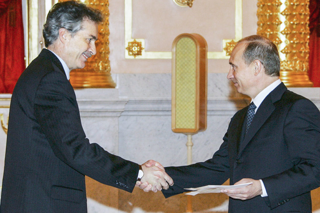 Посол США в России Уильям Бернс и президент России Владимир Путин
