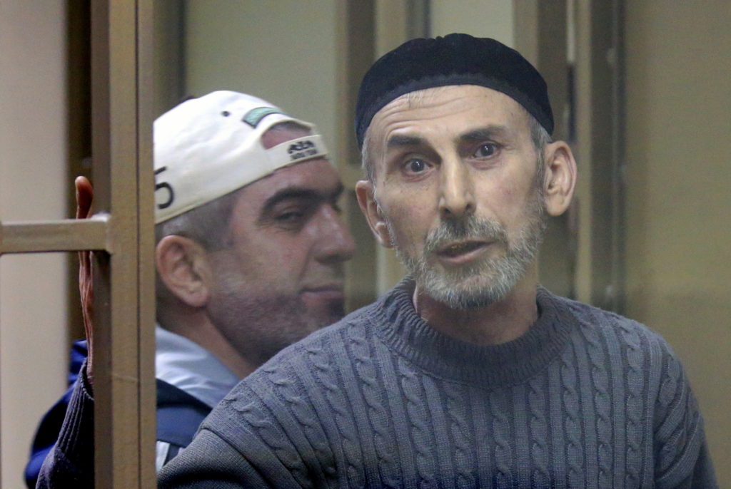 Рамзан Белялов и Магомед Маздаев за решеткой в зале суда