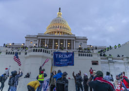Сторонники Трампа у здания Конгресса