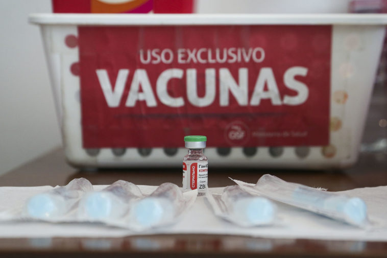 Вакцинация препаратом российского производства "Спутник V" в Аргентине