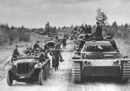 Немецкие войска едут на танках и машинах