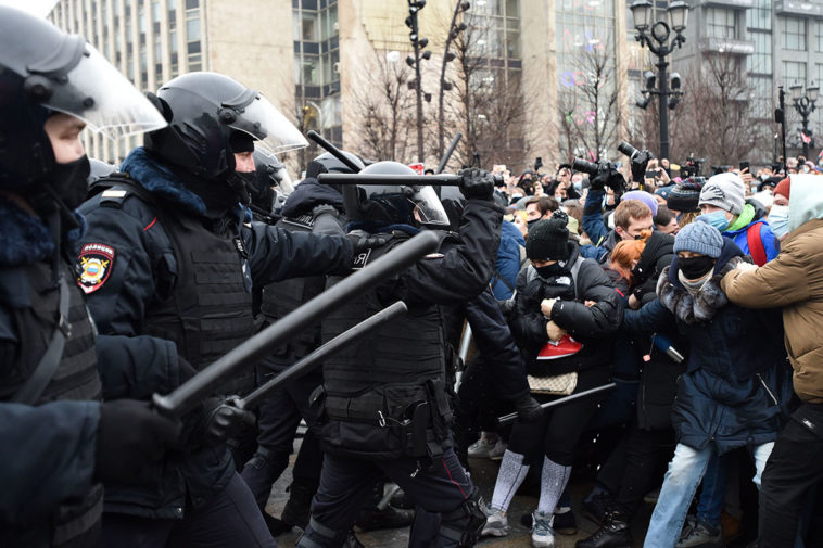 Столкновении полиции и участников митинга на Пушкинской площади 23 января