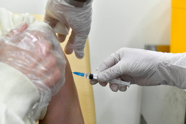 Россия ведет информационную кампанию против американских вакцин от коронавируса