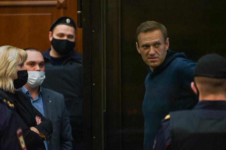 Заседание суда по вопросу замены Алексею Навальному условного срока на реальный