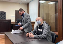Суд арестовал на 25 суток главного редактора «Медиазоны» Сергея Смирнова