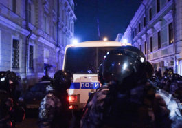 Полиция в Дмитровском переулке в Москве. Фото: Юрий Белят / «МБХ медиа»