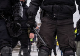 В Москве на Арбате задержали несколько участников одиночных пикетов