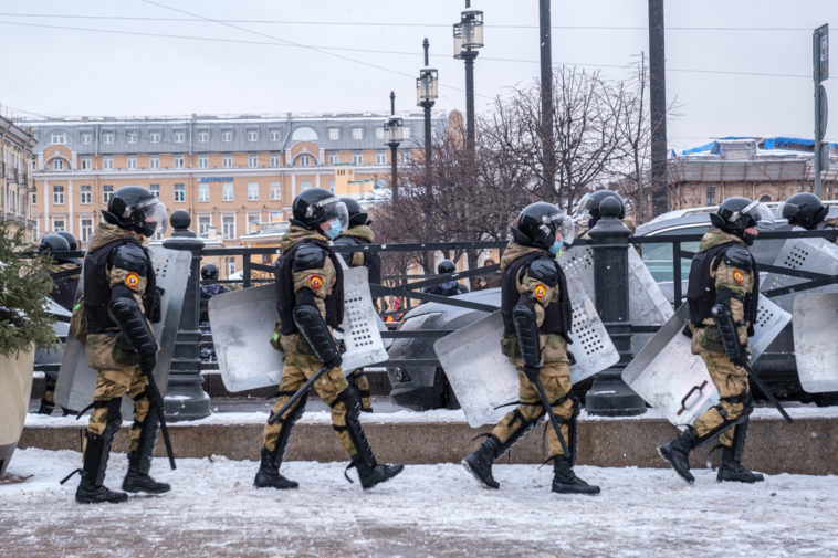 Сотрудники Росгвардии на акции 31 января в Петербурге