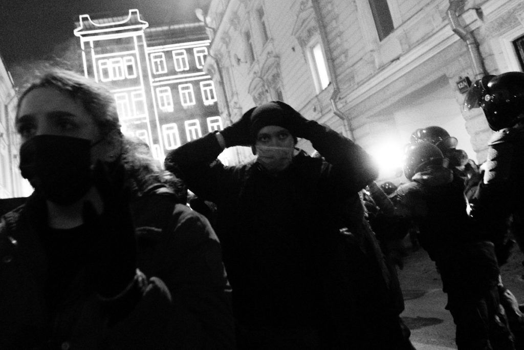 Несогласованная акция после замены судом условного срока на реальный Алексею Навальному. Москва, задержания в Дмитровском переулке.