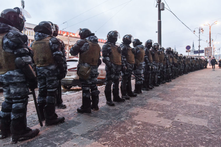Сотрудники Росгвардии в оцеплении на митинге 31 января. Фото: Юрий Белят / «МБХ медиа»