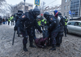 Задержание участников акции 31 января в Москве. Фото: Юрий Белят / «МБХ медиа»
