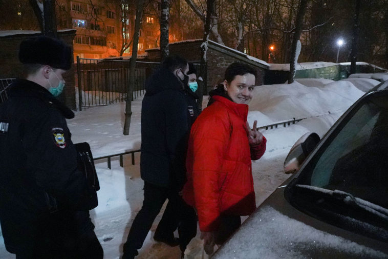 Рома Бордунов во время задержания вечером 4 февраля