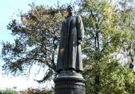 Памятник Феликсу Дзержинскому, прежде стоявший на Лубянской площади
