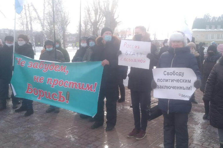В Барнауле прошел единственный согласованный митинг памяти Бориса Немцова
