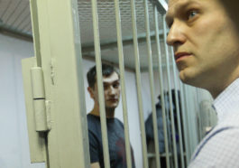 Братья Олег и Алексей Навальные в Замоскворецком суде, 2014 год