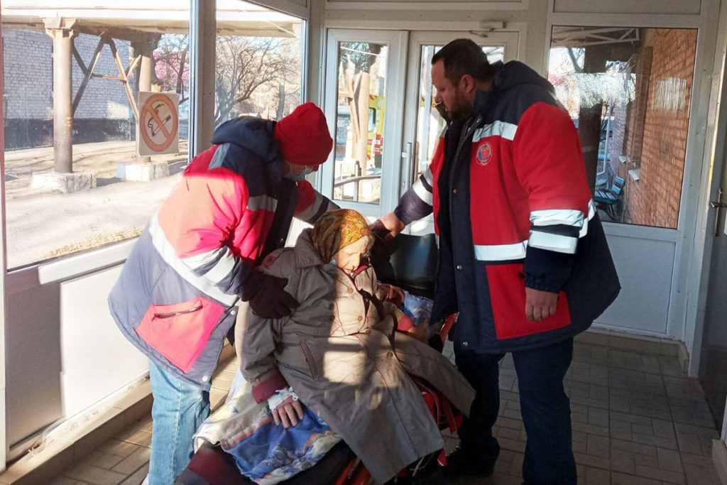 Работа врачей благотворительной организации "Международная медицинская помощь"  в посёлке Станица Луганская
