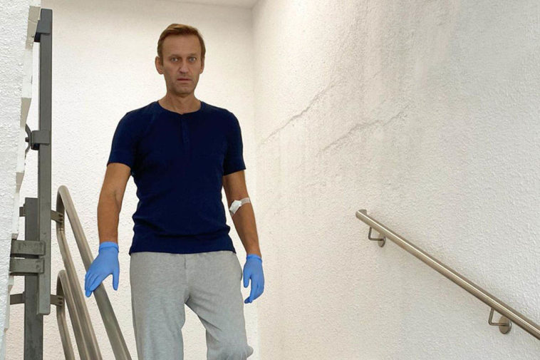 Алексей Навальный после отравления