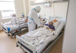 Пациенты с коронавирусом в больнице в Коммунарке