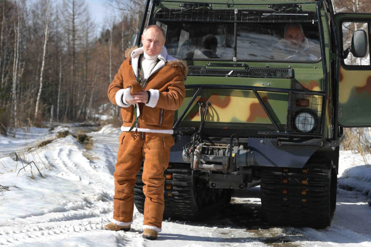Владимир Путин во время поездки с Сергеем Шойгу