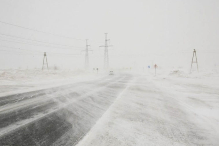 Около 30 тысяч жителей Иркутской области остались без электричества из-за метели
