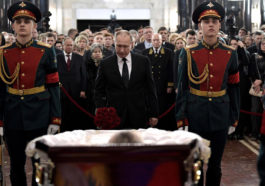 Владимир Путин на церемонии прощания с Андреем Карловым