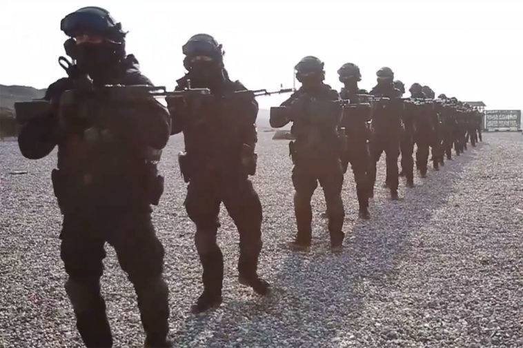 Бойцы чеченского полка полиции особого назначения имени Ахмата Кадырова