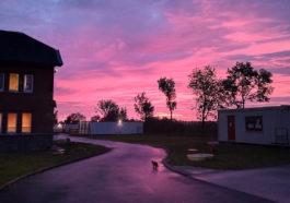 Закат в лагере для беженцев в Бельгии