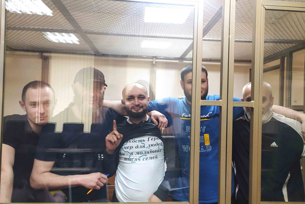 Участники группы «Хизб-ут Тахрир» (организация, запрещенная в России) в зале суда