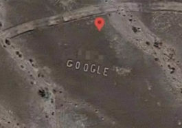 Пользователь карт Google оставил матерное послание. Его видно из космоса